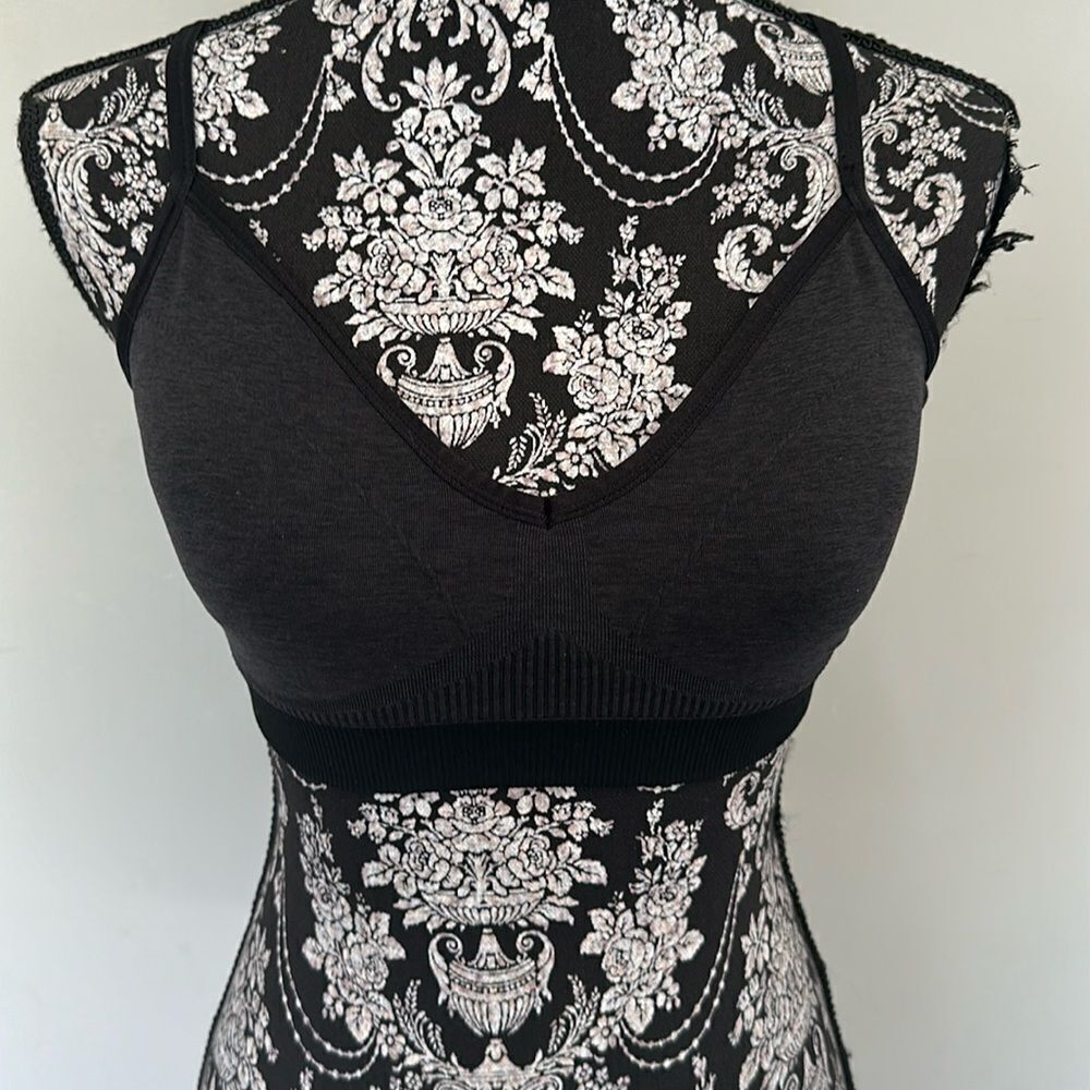 Lululemon size 6 bra